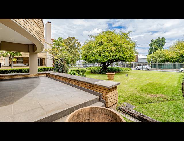 158M² OFFICE TO LET IN FERNDALE